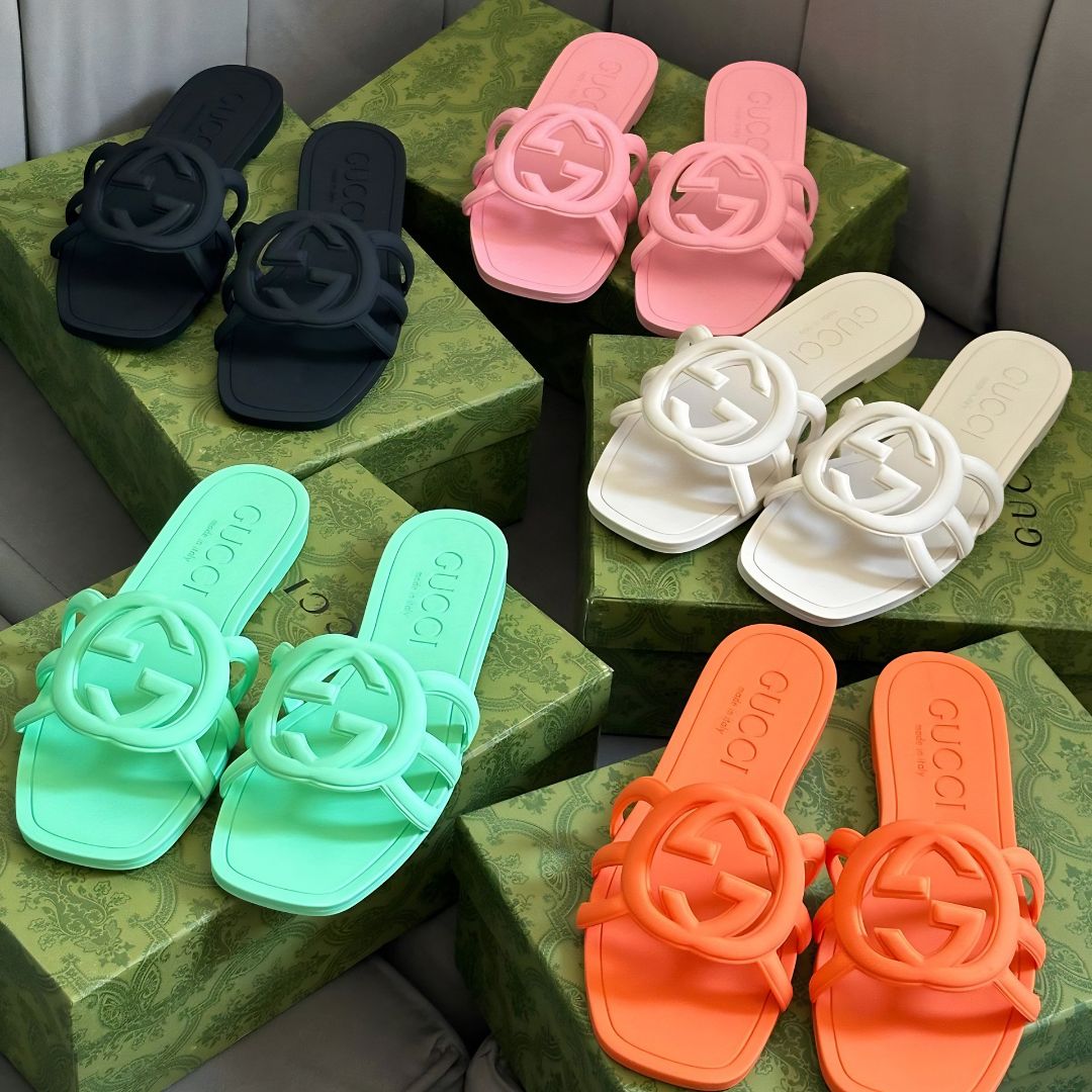 Gucci women's Interlocking G slide