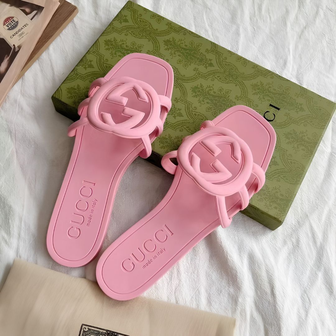 Gucci women's Interlocking G slide
