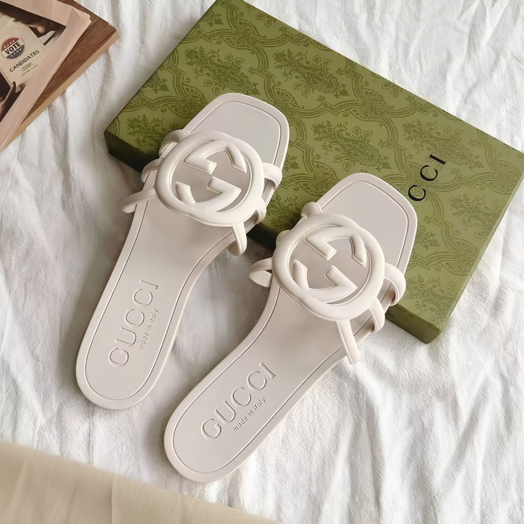 Gucci women's Interlocking G slide
