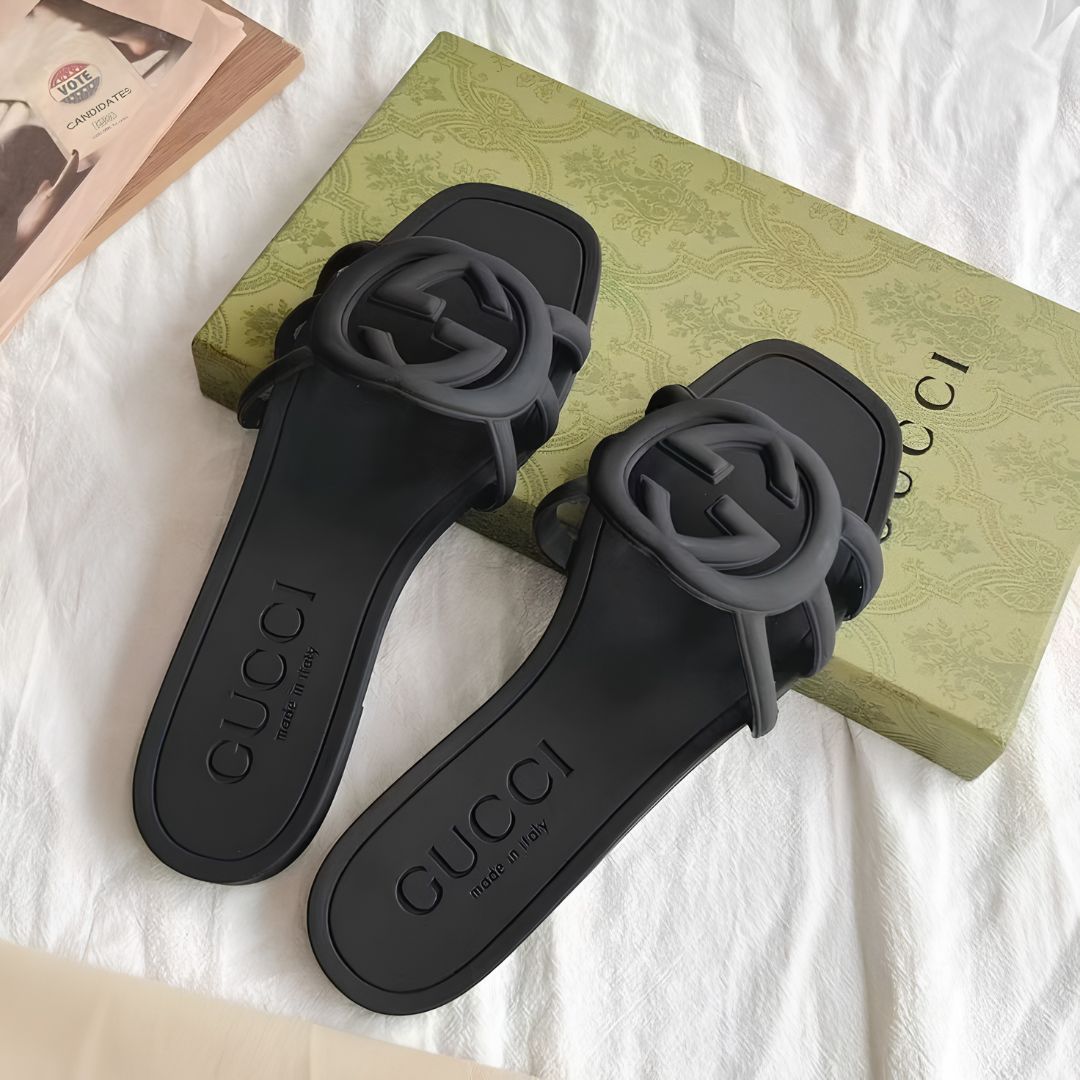 Gucci women's Interlocking G slide