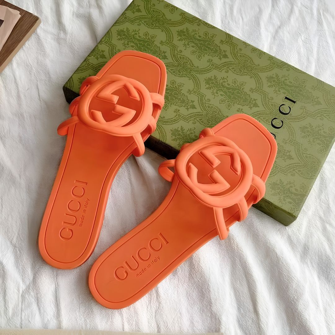 Gucci women's Interlocking G slide