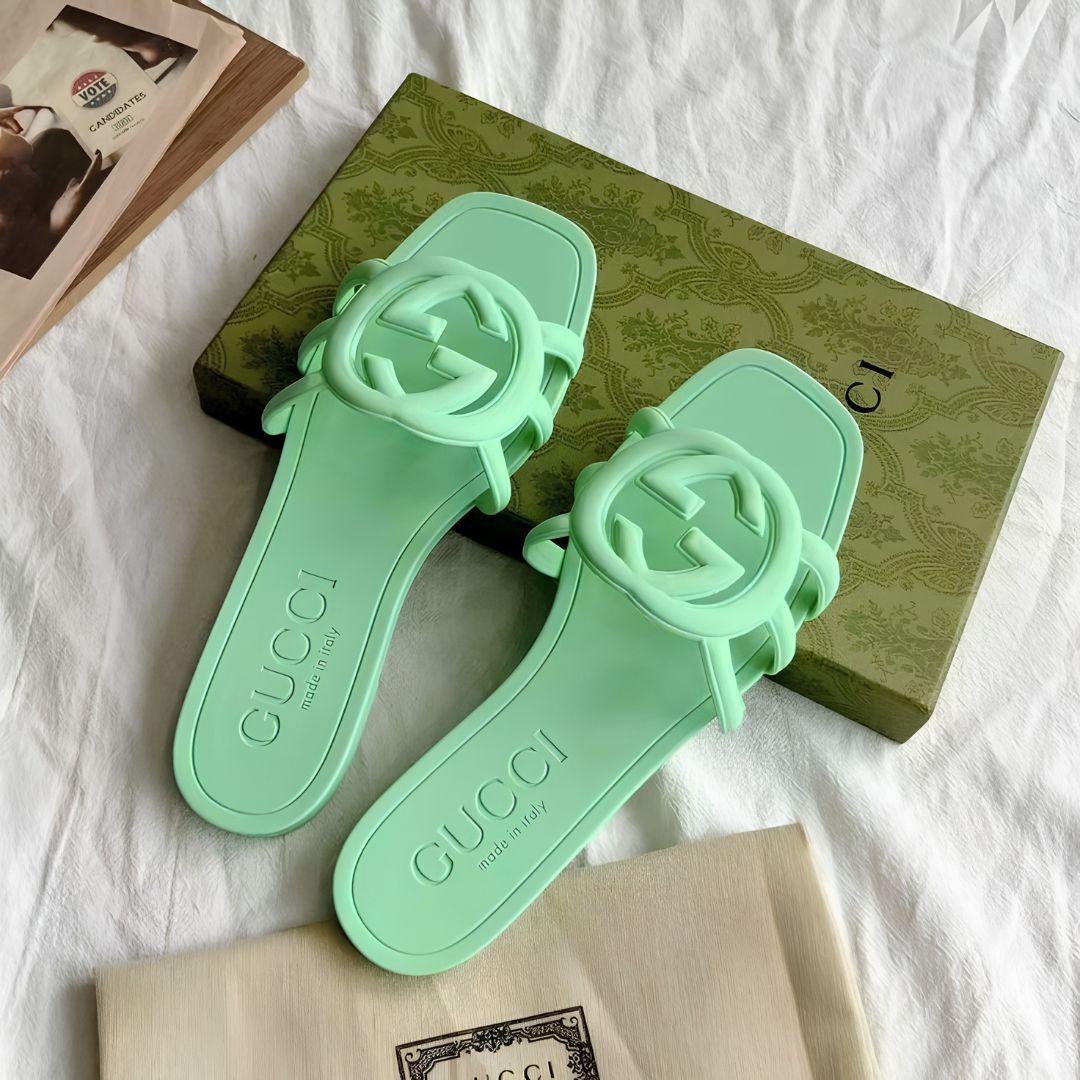 Gucci women's Interlocking G slide